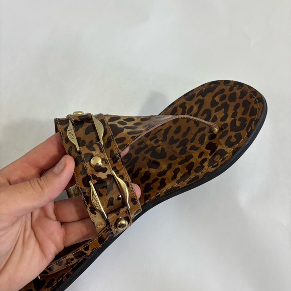 Michael Kors leopard print thong sandals with gold-tone hardware - Picture 2 of 7